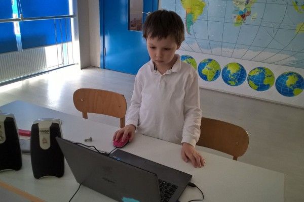 D�� Bah�esi �lkokulu ��rencileri D�nya Kodlama Saati Etkinliklerinde